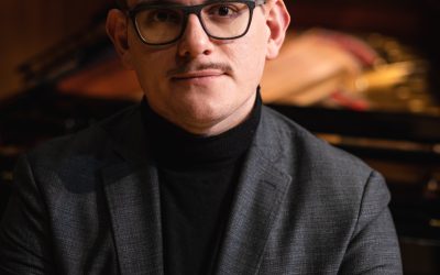 Edward Hewes Performs Bach